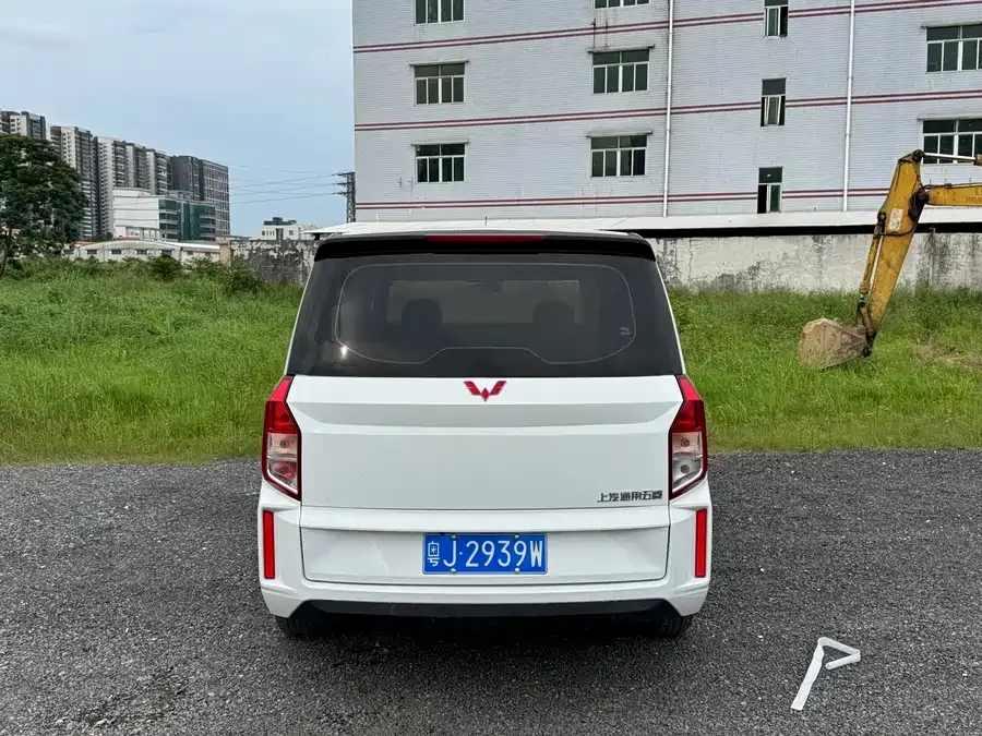 Wuling Hongguang PLUS