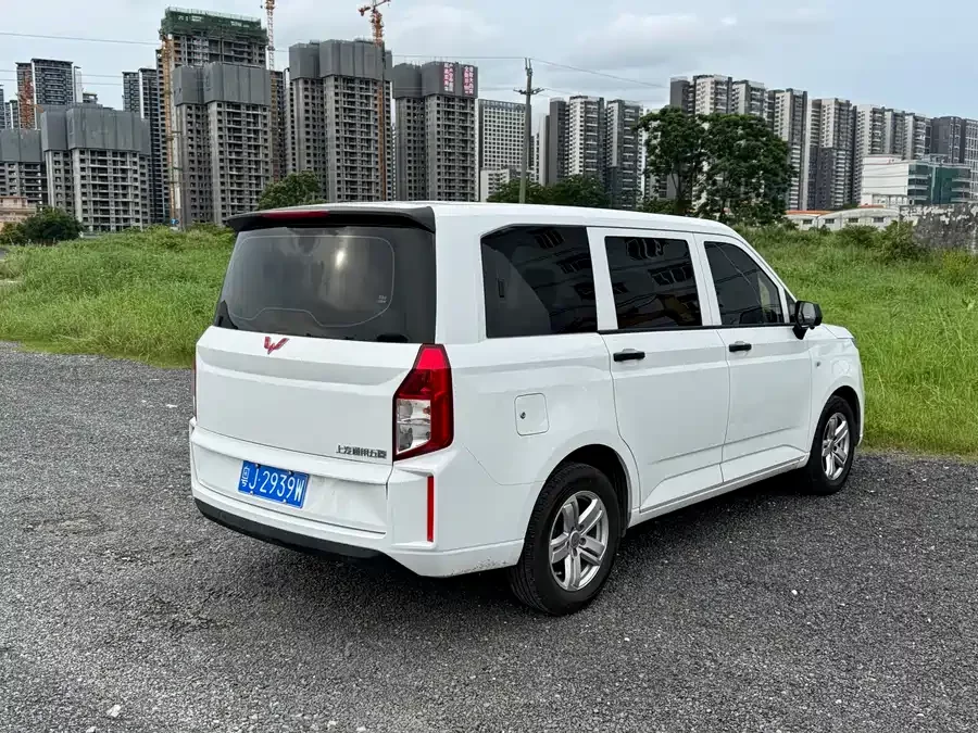 Wuling Hongguang PLUS
