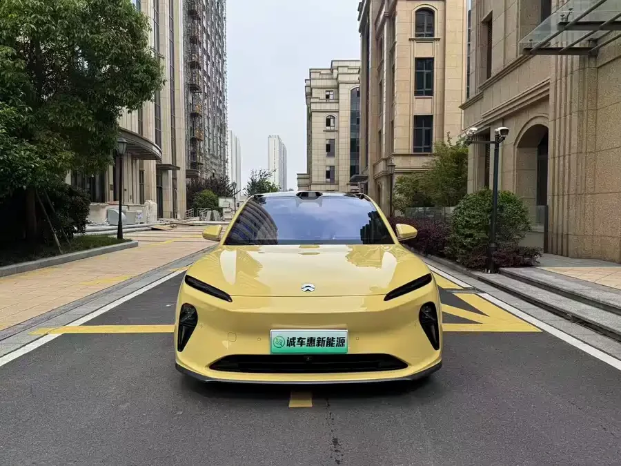 NIO ET5