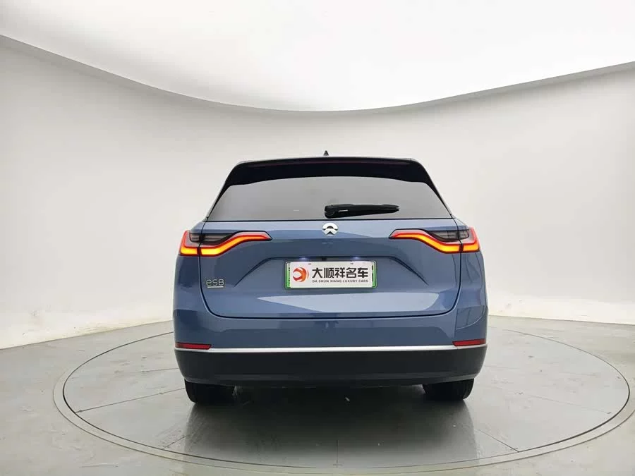 NIO ES8