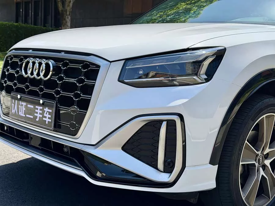Audi Q2L