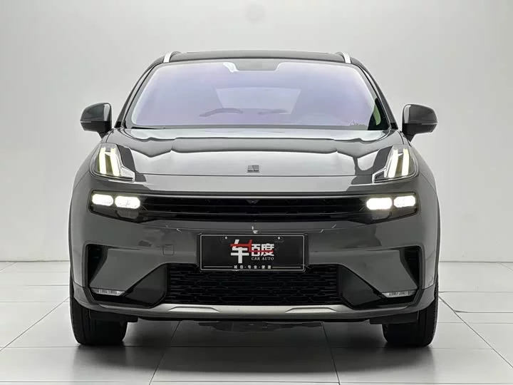 Lynk & Co 06 EM-P