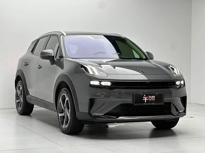 Lynk & Co 06 EM-P