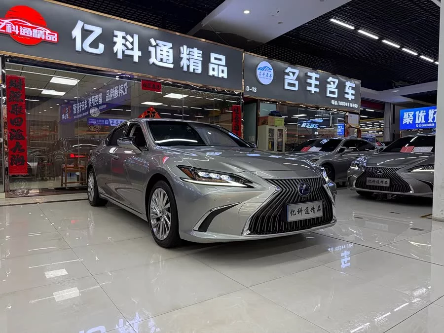 Lexus ES