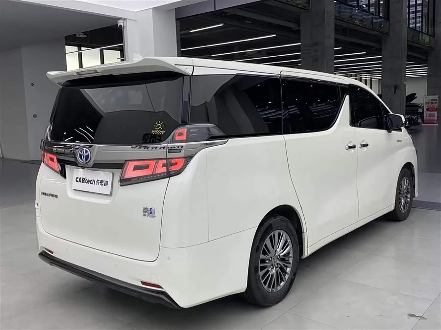 Toyota Crown Vellfire