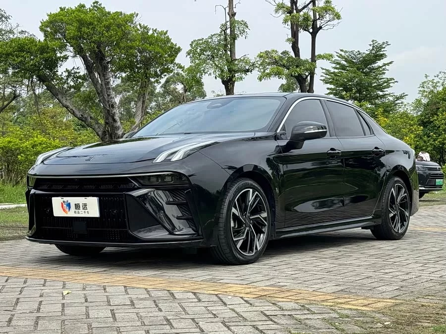 Lynk & Co 03