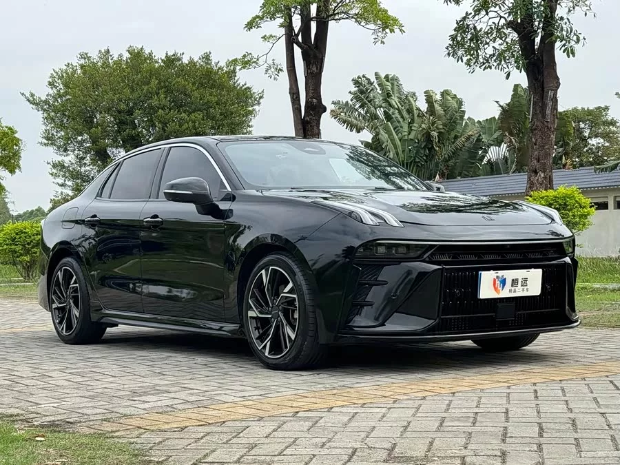 Lynk & Co 03