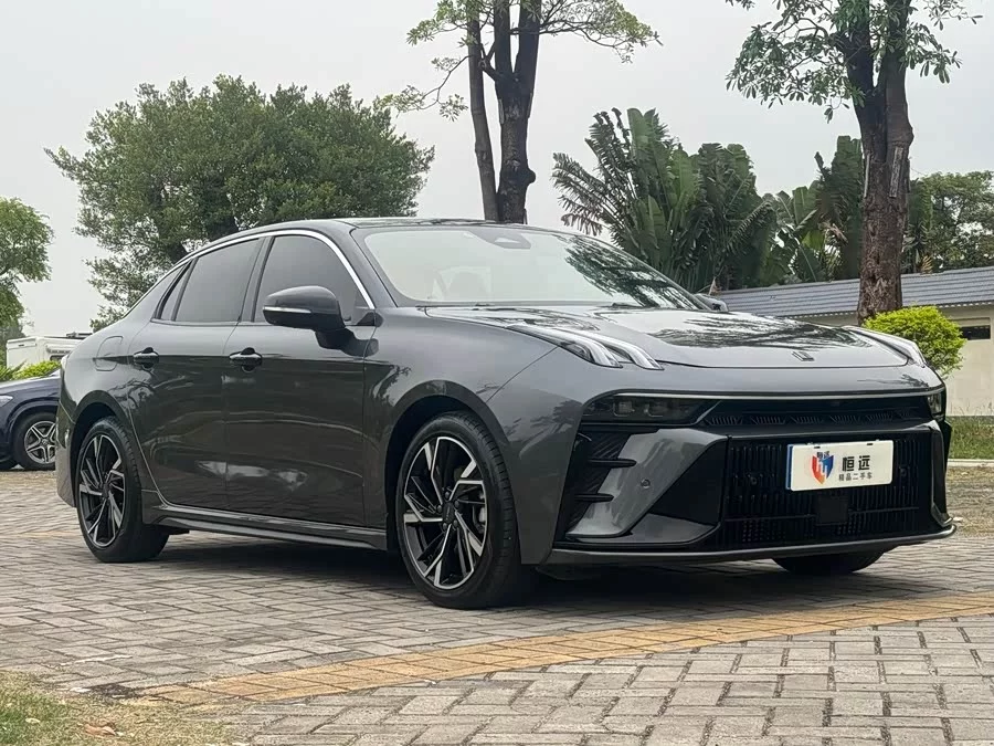 Lynk & Co 03