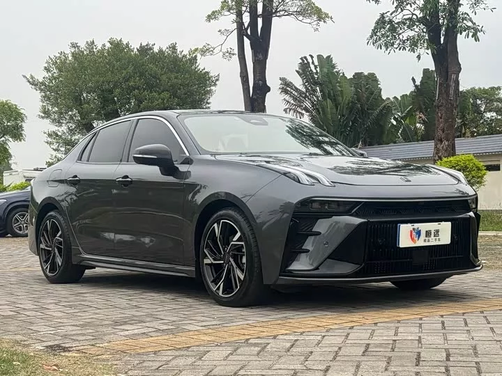 Lynk & Co 03
