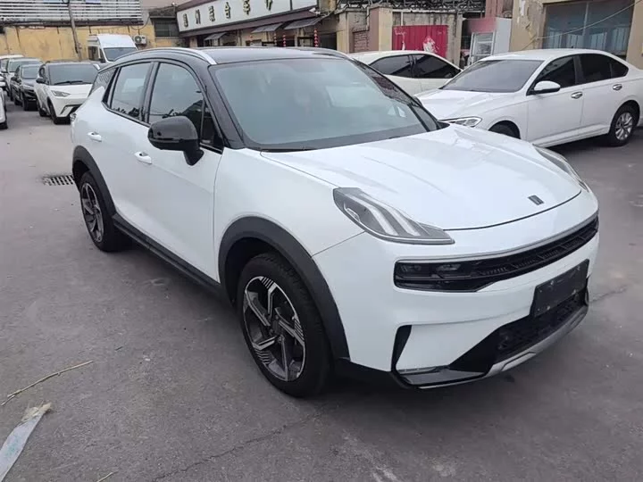 Lynk & Co 06
