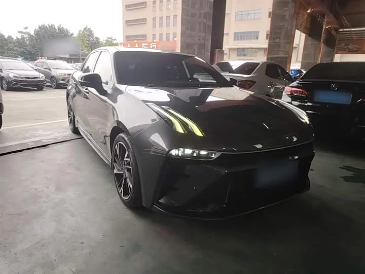 Lynk & Co 03