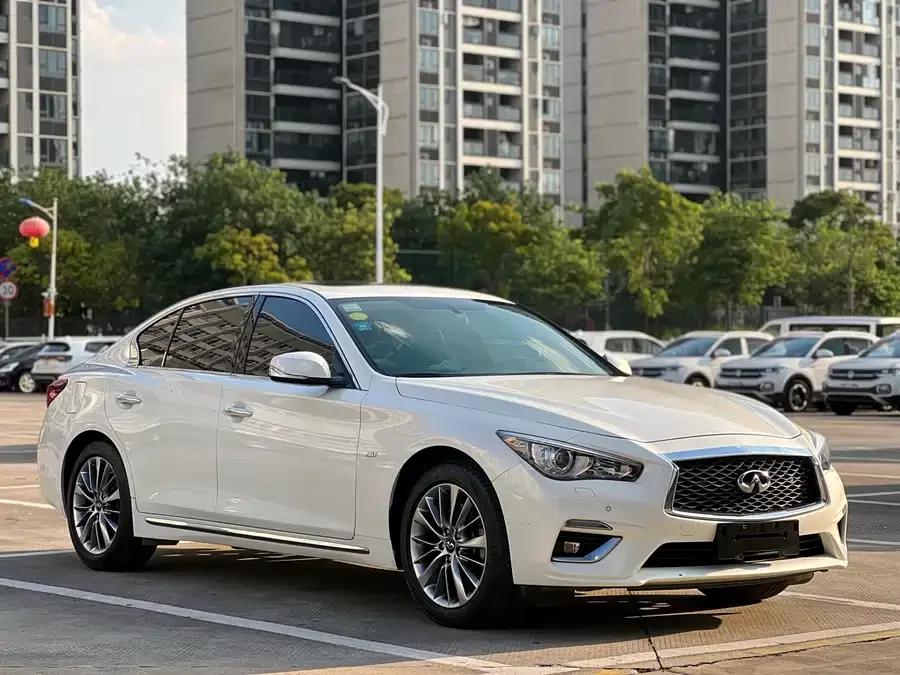Infiniti Q50L