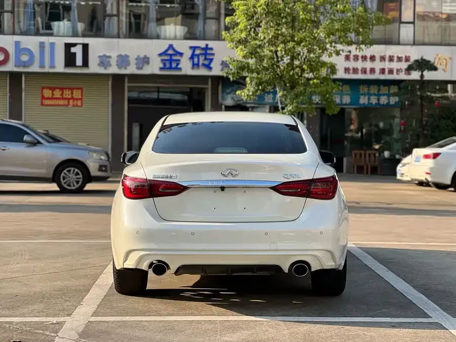 Infiniti Q50L
