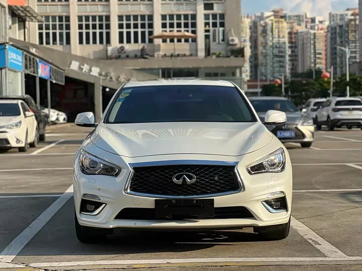 Infiniti Q50L