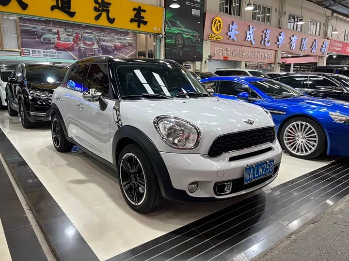 MINI COUNTRYMAN
