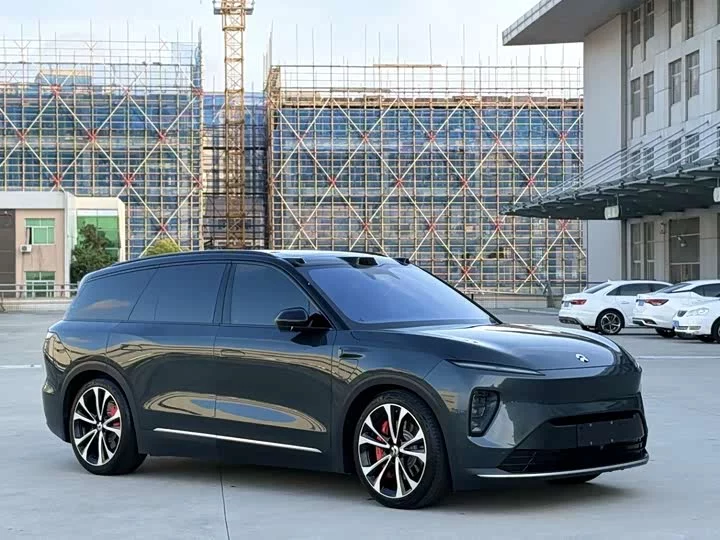 NIO ES8