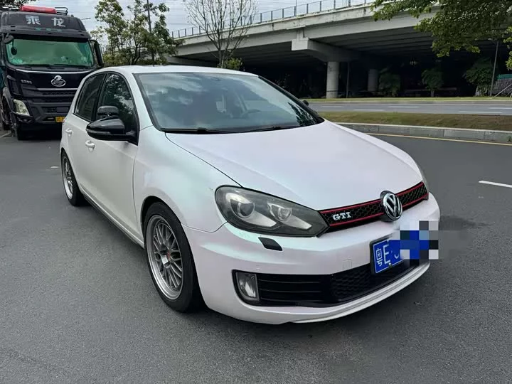 Volkswagen Golf GTI