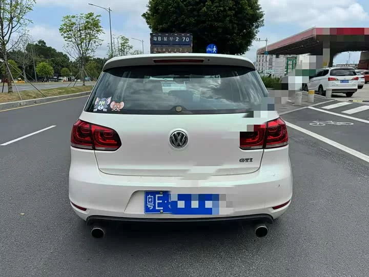Volkswagen Golf GTI