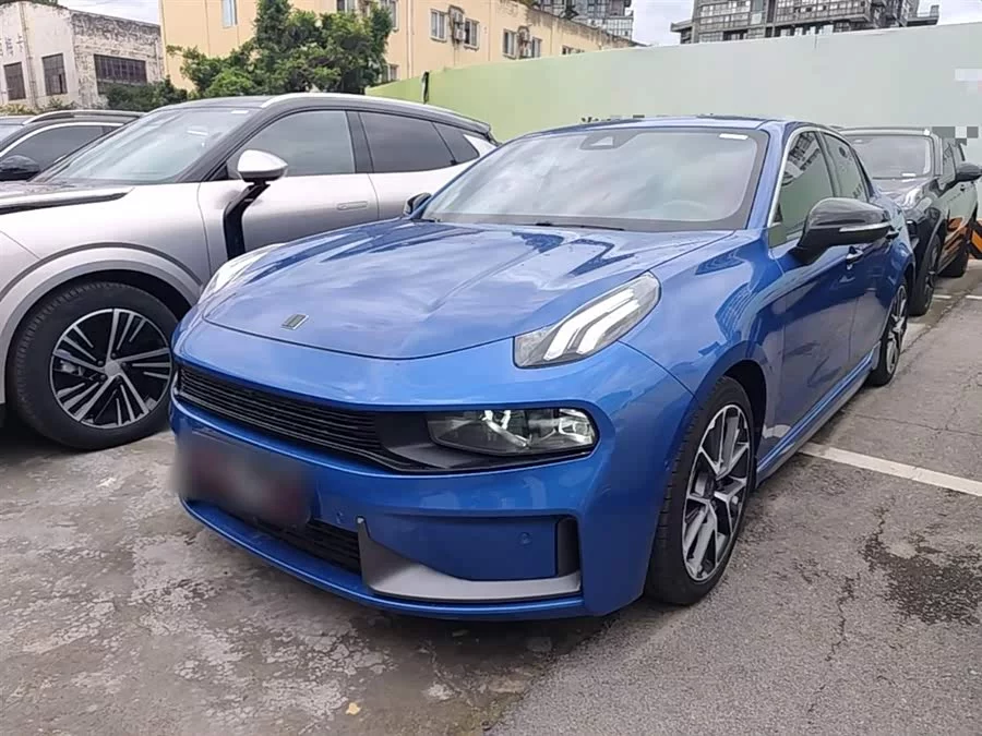 Lynk & Co 03