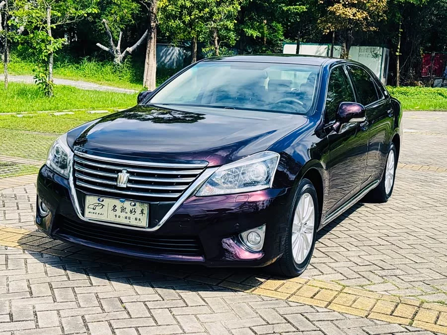 Toyota crown