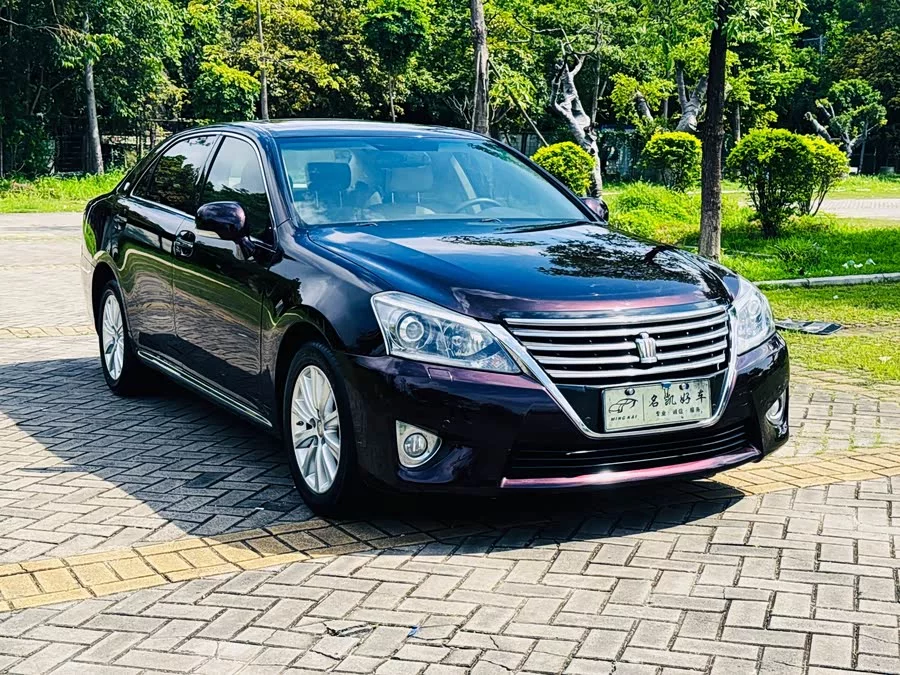 Toyota crown