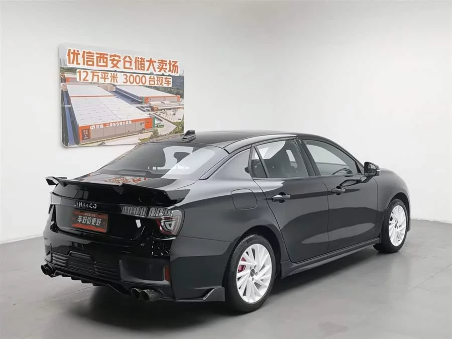 Lynk & Co 03