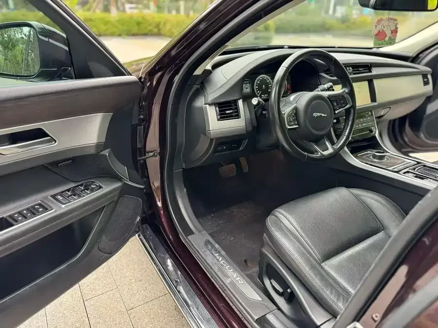 Jaguar XFL
