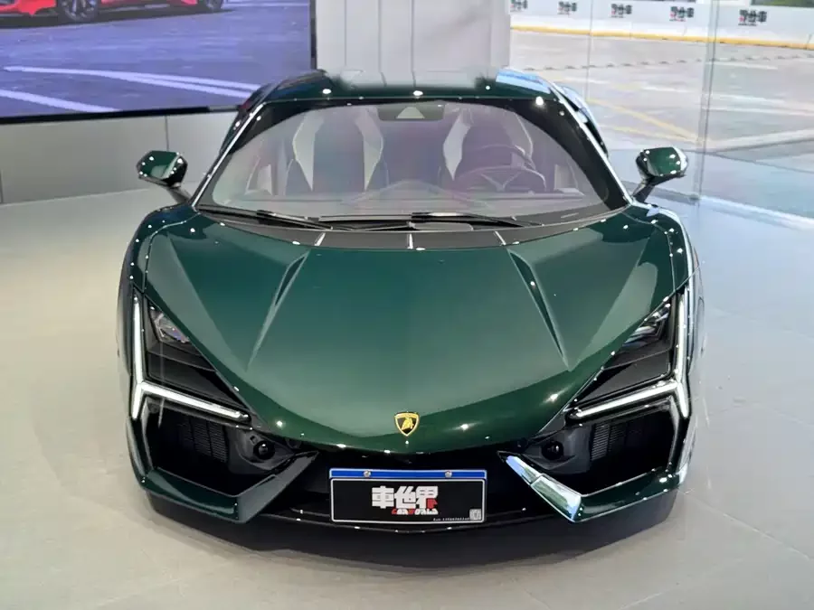 Lamborghini Revuelto