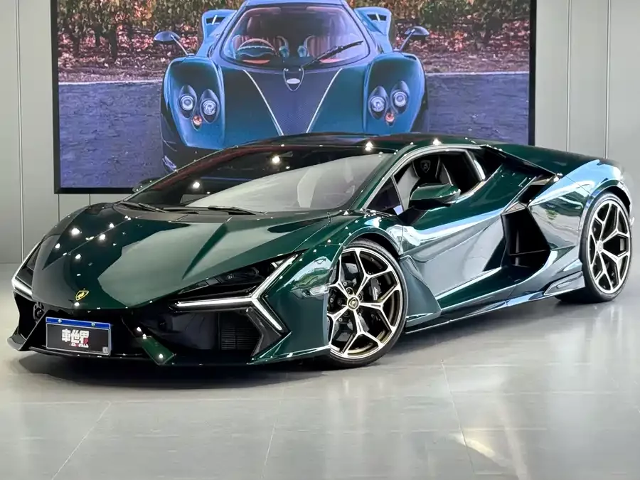 Lamborghini Revuelto