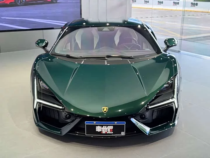 Lamborghini Revuelto