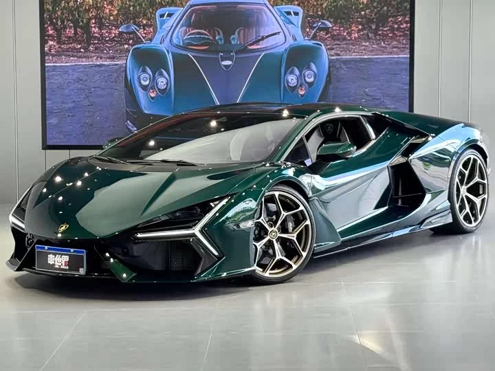 Lamborghini Revuelto