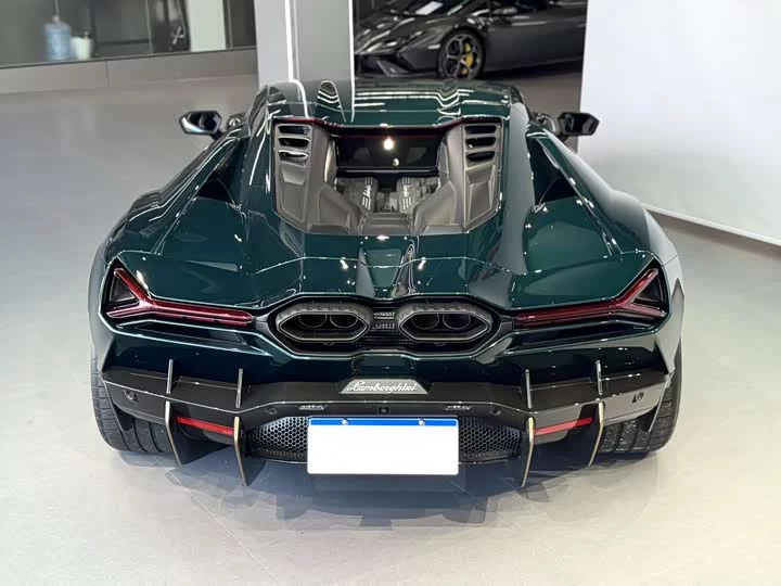 Lamborghini Revuelto