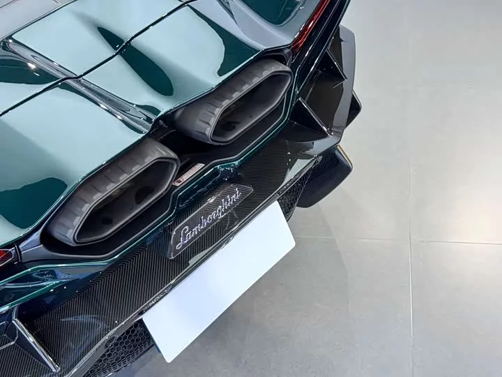 Lamborghini Revuelto