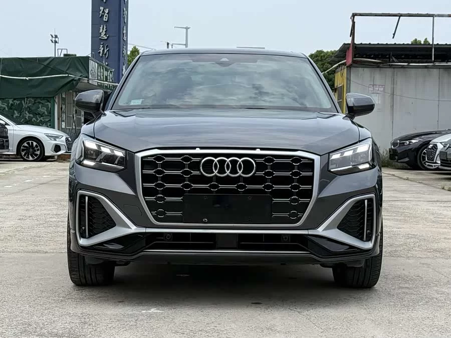 Audi Q2L