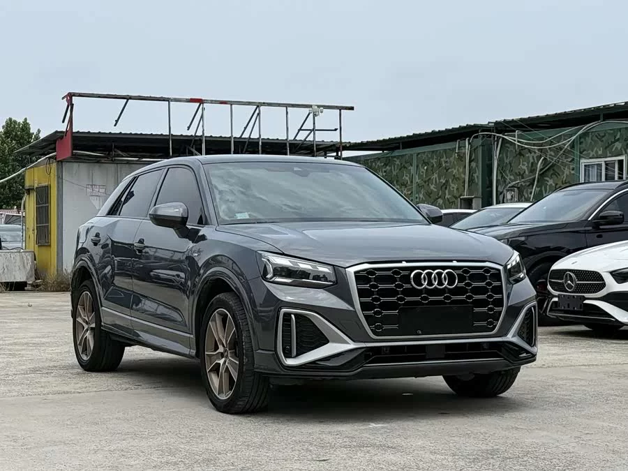 Audi Q2L