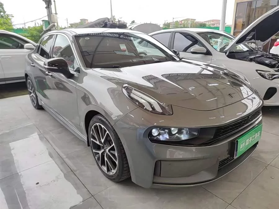 Lynk & Co 03