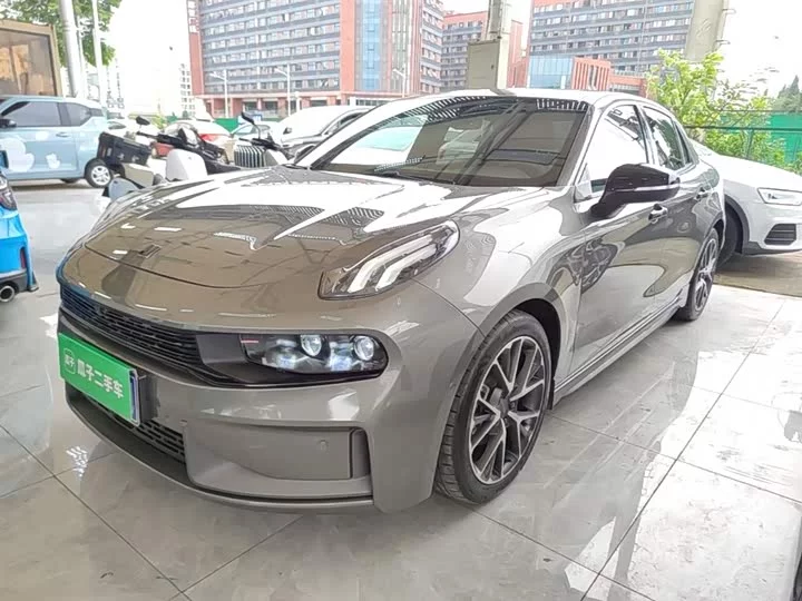 Lynk & Co 03