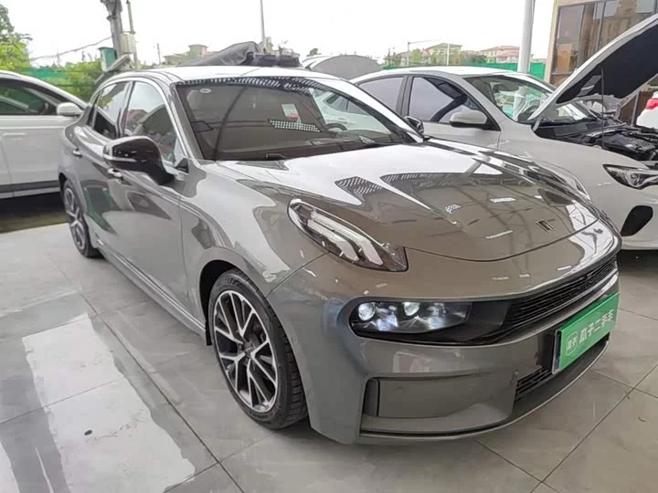 Lynk & Co 03