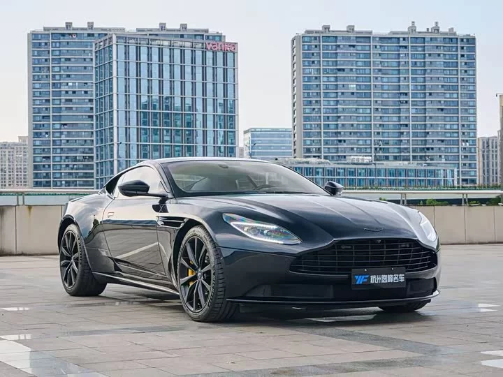 Aston Martin DB11