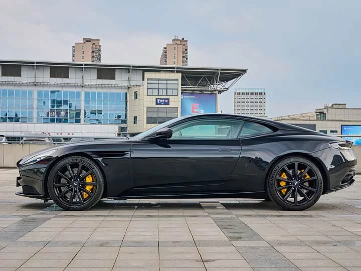 Aston Martin DB11