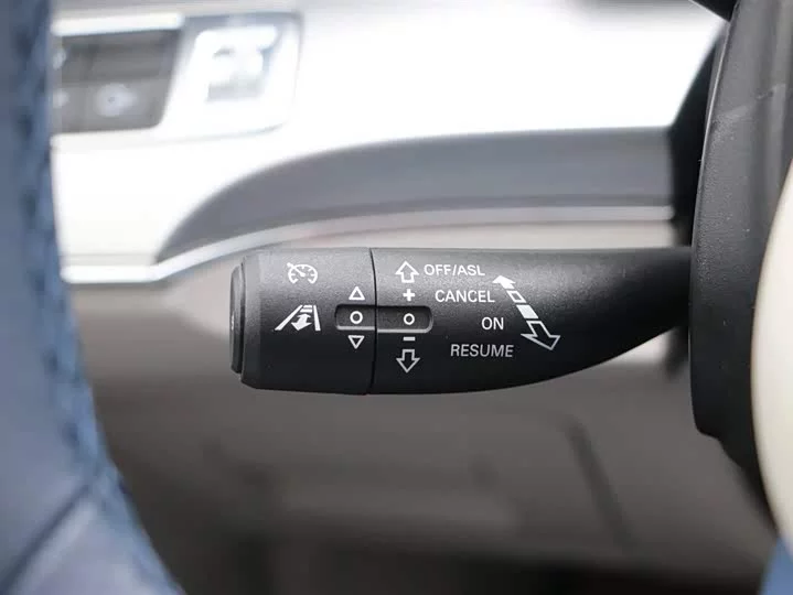 Roewe iMAX8