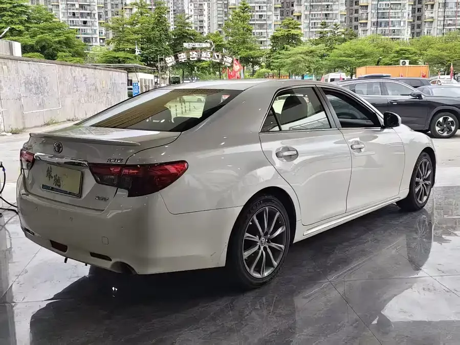 Toyota Reiz
