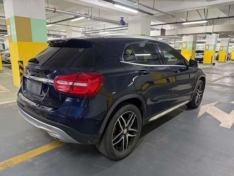 Mercedes Benz GLA