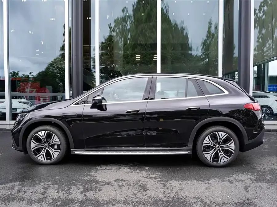 Mercedes Benz EQE SUV