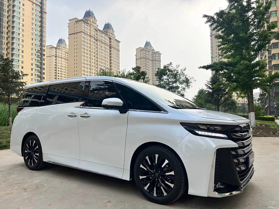 Toyota Crown Vellfire
