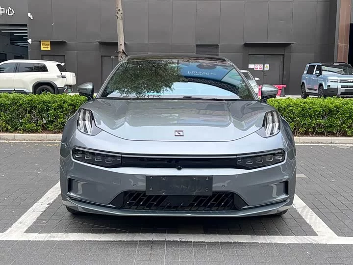 ZEEKR 001