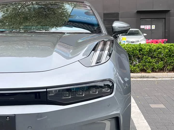 ZEEKR 001