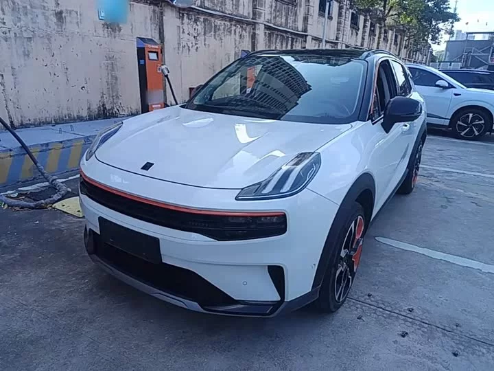Lynk & Co 06