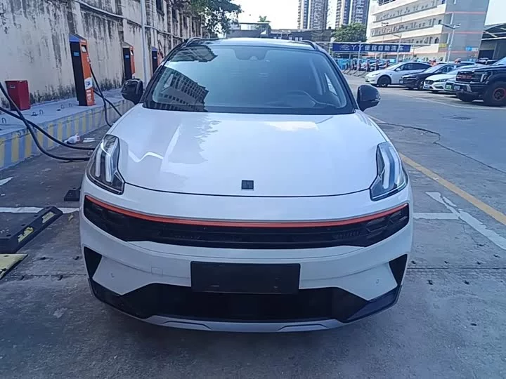 Lynk & Co 06