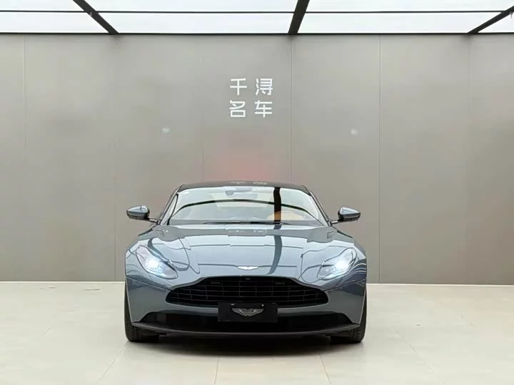 Aston Martin DB11